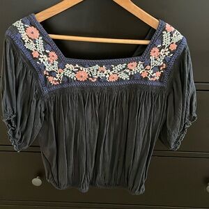 Gray, Floral American Eagle Top Size S